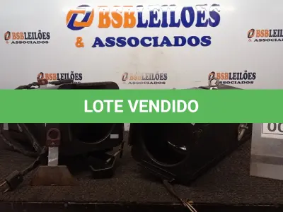 LOTE 009 - 02 REFLETORES PARA PALCO. (NO ESTADO) ATENÇÃO! FAZER A VISITAÇÃO ANTES DE ARREMATAR, NÃO SABEMOS SE FUNCIONA, LEILÃO NÃO TEM GARANTIA E NEM DEVOLUÇÃO, SUJEITO A POSSÍVEIS AVARIAS VISÍVEIS/OCULTAS E/OU AUSÊNCIA DE COMPONENTES.