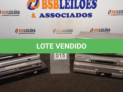 LOTE 015 - 06 APARELHOS DE DVD, 01 BLU RAY E 01 APARELHO DE VÍDEO CASSETE. (NO ESTADO) ATENÇÃO! FAZER A VISITAÇÃO ANTES DE ARREMATAR, NÃO SABEMOS SE FUNCIONA, LEILÃO NÃO TEM GARANTIA E NEM DEVOLUÇÃO, SUJEITO A POSSÍVEIS AVARIAS VISÍVEIS/OCULTAS E/OU AUSÊNCIA DE COMPONENTES.
