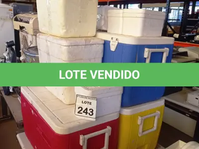 LOTE 243 - 03 CAIXAS TÉRMICAS E 06 CAIXAS DE ISOPORES DE TAMANHOS DIVERSOS. (NO ESTADO) ATENÇÃO! FAZER A VISITAÇÃO ANTES DE ARREMATAR, NÃO SABEMOS SE FUNCIONA, LEILÃO NÃO TEM GARANTIA E NEM DEVOLUÇÃO, SUJEITO A POSSÍVEIS AVARIAS VISÍVEIS/OCULTAS E/OU AUSÊNCIA DE COMPONENTES.