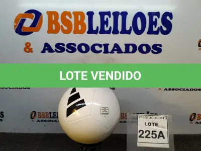 LOTE 225 - 01 BOLA DE FUTEBOL ORIGINAL MARCA ADIDAS. (NO ESTADO) ATENÇÃO! FAZER A VISITAÇÃO ANTES DE ARREMATAR, NÃO SABEMOS SE FUNCIONA, LEILÃO NÃO TEM GARANTIA E NEM DEVOLUÇÃO, SUJEITO A POSSÍVEIS AVARIAS VISÍVEIS/OCULTAS E/OU AUSÊNCIA DE COMPONENTES.