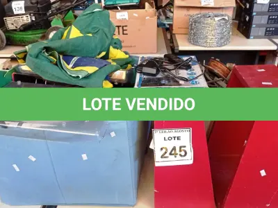 LOTE 245 - 01 LOTE COM VÁRIAS PASTAS DE ARQUIVO, GRANDE QUANTIDADE DE LETRAS, 01 SUPORTE ARTICULADO PARA TV E 02 PRATELEIRAS DE PAREDE. (NO ESTADO) ATENÇÃO! FAZER A VISITAÇÃO ANTES DE ARREMATAR, NÃO SABEMOS SE FUNCIONA, LEILÃO NÃO TEM GARANTIA E NEM DEVOLUÇÃO, SUJEITO A POSSÍVEIS AVARIAS VISÍVEIS/OCULTAS E/OU AUSÊNCIA DE COMPONENTES.