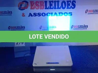 LOTE 279 - 01 PROJETOR SONY. (NO ESTADO) ATENÇÃO! FAZER A VISITAÇÃO ANTES DE ARREMATAR, NÃO SABEMOS SE FUNCIONA, LEILÃO NÃO TEM GARANTIA E NEM DEVOLUÇÃO, SUJEITO A POSSÍVEIS AVARIAS VISÍVEIS/OCULTAS E/OU AUSÊNCIA DE COMPONENTES.