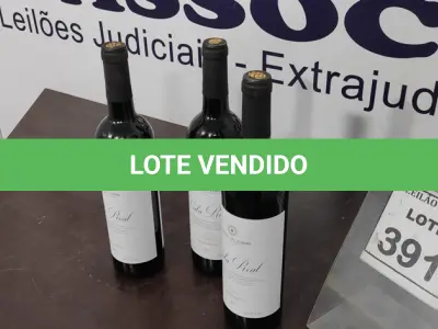 LOTE 391 - 03 GARRAFAS DE VINHO TINTO VALA REAL PORTUGUÊS SAFRA 2019 750ML. (NO ESTADO) ATENÇÃO! FAZER A VISITAÇÃO ANTES DE ARREMATAR, NÃO SABEMOS SE FUNCIONA, LEILÃO NÃO TEM GARANTIA E NEM DEVOLUÇÃO, SUJEITO A POSSÍVEIS AVARIAS VISÍVEIS/OCULTAS E/OU AUSÊNCIA DE COMPONENTES.
