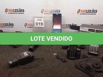 LOTE 019 - 03 SWITCHES 24 PORTAS, 05 CÂMERAS DE MONITORAMENTO DE MODELOS DIVERSOS, 02 FONES OPERADOR, 01 MÁQUINA DE CARTÃO E 01 TELEFONE. (NO ESTADO) ATENÇÃO! FAZER A VISITAÇÃO ANTES DE ARREMATAR, NÃO SABEMOS SE FUNCIONA, LEILÃO NÃO TEM GARANTIA E NEM DEVOLUÇÃO, SUJEITO A POSSÍVEIS AVARIAS VISÍVEIS/OCULTAS E/OU AUSÊNCIA DE COMPONENTES.