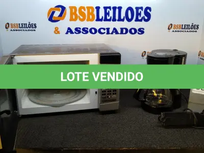 LOTE 350 - 01 MICRO-ONDAS, 01 CAFETEIRA E 01 CHAPINHA. (NO ESTADO) ATENÇÃO! FAZER A VISITAÇÃO ANTES DE ARREMATAR, NÃO SABEMOS SE FUNCIONA, LEILÃO NÃO TEM GARANTIA E NEM DEVOLUÇÃO, SUJEITO A POSSÍVEIS AVARIAS VISÍVEIS/OCULTAS E/OU AUSÊNCIA DE COMPONENTES.