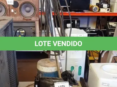 LOTE 253 - 01 ENCERADEIRA ELÉTRICA. (NO ESTADO) ATENÇÃO! FAZER A VISITAÇÃO ANTES DE ARREMATAR, NÃO SABEMOS SE FUNCIONA, LEILÃO NÃO TEM GARANTIA E NEM DEVOLUÇÃO, SUJEITO A POSSÍVEIS AVARIAS VISÍVEIS/OCULTAS E/OU AUSÊNCIA DE COMPONENTES.
