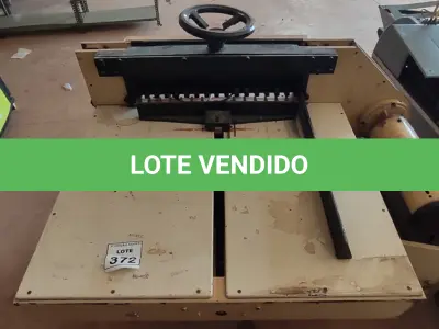 LOTE 372 - 01 GUILHOTINA DE PAPEL INDUSTRIAL MARCA TESSOR GT70. (NO ESTADO) ATENÇÃO! FAZER A VISITAÇÃO ANTES DE ARREMATAR, NÃO SABEMOS SE FUNCIONA, LEILÃO NÃO TEM GARANTIA E NEM DEVOLUÇÃO, SUJEITO A POSSÍVEIS AVARIAS VISÍVEIS/OCULTAS E/OU AUSÊNCIA DE COMPONENTES.