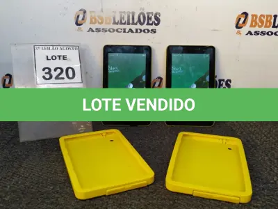 LOTE 320 - 02 TABLETS MARCA CCE. (NO ESTADO) ATENÇÃO! FAZER A VISITAÇÃO ANTES DE ARREMATAR, NÃO SABEMOS SE FUNCIONA, LEILÃO NÃO TEM GARANTIA E NEM DEVOLUÇÃO, SUJEITO A POSSÍVEIS AVARIAS VISÍVEIS/OCULTAS E/OU AUSÊNCIA DE COMPONENTES.