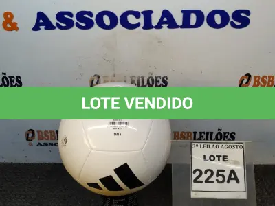 LOTE 225 - 01 BOLA DE FUTEBOL ORIGINAL MARCA ADIDAS. (NO ESTADO) ATENÇÃO! FAZER A VISITAÇÃO ANTES DE ARREMATAR, NÃO SABEMOS SE FUNCIONA, LEILÃO NÃO TEM GARANTIA E NEM DEVOLUÇÃO, SUJEITO A POSSÍVEIS AVARIAS VISÍVEIS/OCULTAS E/OU AUSÊNCIA DE COMPONENTES.