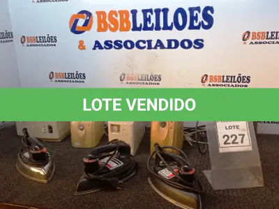 LOTE 227 - 03 FERROS DE PASSAR E 05 ESTABILIZADORES. (NO ESTADO) ATENÇÃO! FAZER A VISITAÇÃO ANTES DE ARREMATAR, NÃO SABEMOS SE FUNCIONA, LEILÃO NÃO TEM GARANTIA E NEM DEVOLUÇÃO, SUJEITO A POSSÍVEIS AVARIAS VISÍVEIS/OCULTAS E/OU AUSÊNCIA DE COMPONENTES.