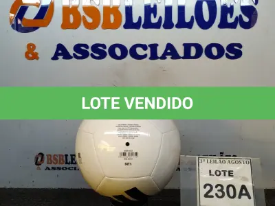 LOTE 230 - 01 BOLA DE FUTEBOL ORIGINAL MARCA ADIDAS. (NO ESTADO) ATENÇÃO! FAZER A VISITAÇÃO ANTES DE ARREMATAR, NÃO SABEMOS SE FUNCIONA, LEILÃO NÃO TEM GARANTIA E NEM DEVOLUÇÃO, SUJEITO A POSSÍVEIS AVARIAS VISÍVEIS/OCULTAS E/OU AUSÊNCIA DE COMPONENTES.