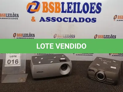 LOTE 016 - 02 PROJETORES MARCA INFOCUS. (NO ESTADO) ATENÇÃO! FAZER A VISITAÇÃO ANTES DE ARREMATAR, NÃO SABEMOS SE FUNCIONA, LEILÃO NÃO TEM GARANTIA E NEM DEVOLUÇÃO, SUJEITO A POSSÍVEIS AVARIAS VISÍVEIS/OCULTAS E/OU AUSÊNCIA DE COMPONENTES.