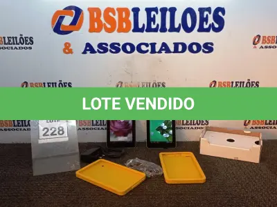 LOTE 228 - 02 TABLETS MARCA CCE COM FONTE. (NO ESTADO) ATENÇÃO! FAZER A VISITAÇÃO ANTES DE ARREMATAR, NÃO SABEMOS SE FUNCIONA, LEILÃO NÃO TEM GARANTIA E NEM DEVOLUÇÃO, SUJEITO A POSSÍVEIS AVARIAS VISÍVEIS/OCULTAS E/OU AUSÊNCIA DE COMPONENTES.