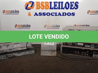 LOTE 015 - 06 APARELHOS DE DVD, 01 BLU RAY E 01 APARELHO DE VÍDEO CASSETE. (NO ESTADO) ATENÇÃO! FAZER A VISITAÇÃO ANTES DE ARREMATAR, NÃO SABEMOS SE FUNCIONA, LEILÃO NÃO TEM GARANTIA E NEM DEVOLUÇÃO, SUJEITO A POSSÍVEIS AVARIAS VISÍVEIS/OCULTAS E/OU AUSÊNCIA DE COMPONENTES.