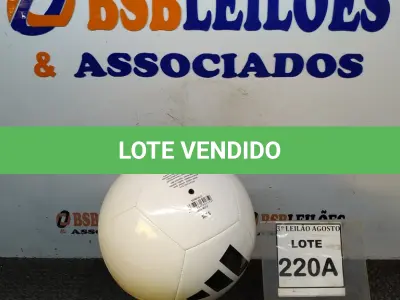 LOTE 220 - 01 BOLA DE FUTEBOL ORIGINAL MARCA ADIDAS. (NO ESTADO) ATENÇÃO! FAZER A VISITAÇÃO ANTES DE ARREMATAR, NÃO SABEMOS SE FUNCIONA, LEILÃO NÃO TEM GARANTIA E NEM DEVOLUÇÃO, SUJEITO A POSSÍVEIS AVARIAS VISÍVEIS/OCULTAS E/OU AUSÊNCIA DE COMPONENTES.