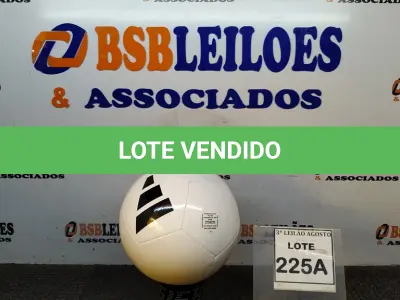 LOTE 225 - 01 BOLA DE FUTEBOL ORIGINAL MARCA ADIDAS. (NO ESTADO) ATENÇÃO! FAZER A VISITAÇÃO ANTES DE ARREMATAR, NÃO SABEMOS SE FUNCIONA, LEILÃO NÃO TEM GARANTIA E NEM DEVOLUÇÃO, SUJEITO A POSSÍVEIS AVARIAS VISÍVEIS/OCULTAS E/OU AUSÊNCIA DE COMPONENTES.
