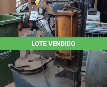 LOTE 395 - 01 MÁQUINA DE DESMONTAR PNEU. (NO ESTADO) ATENÇÃO! FAZER A VISITAÇÃO ANTES DE ARREMATAR, NÃO SABEMOS SE FUNCIONA. LEILÃO NÃO TEM GARANTIA E NEM DEVOLUÇÃO, SUJEITO A POSSÍVEIS AVARIAS VISÍVEIS/OCULTAS E/OU AUSÊNCIA DE COMPONENTES.