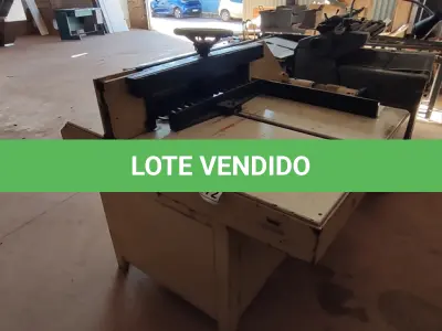 LOTE 372 - 01 GUILHOTINA DE PAPEL INDUSTRIAL MARCA TESSOR GT70. (NO ESTADO) ATENÇÃO! FAZER A VISITAÇÃO ANTES DE ARREMATAR, NÃO SABEMOS SE FUNCIONA, LEILÃO NÃO TEM GARANTIA E NEM DEVOLUÇÃO, SUJEITO A POSSÍVEIS AVARIAS VISÍVEIS/OCULTAS E/OU AUSÊNCIA DE COMPONENTES.