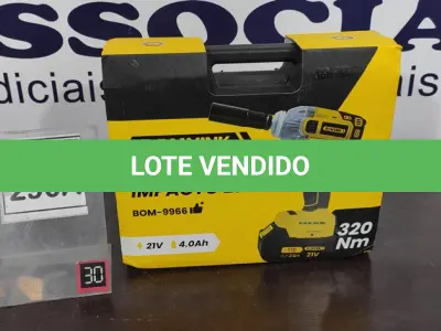 LOTE 290 - 01 CHAVE DE IMPACTO 320NN COM DUAS BATERIAS 21V MALETA E ACESSÓRIOS  MANDRIL DE PERFURAÇÃO, ALÇA, 6CACHIMBOS DO 17 AO 22 ENGATI DE BIT CARREGADOR DE MESA. (NO ESTADO) ATENÇÃO! FAZER A VISITAÇÃO ANTES DE ARREMATAR, NÃO SABEMOS SE FUNCIONA. LEILÃO NÃO TEM GARANTIA E NEM DEVOLUÇÃO, SUJEITO A POSSÍVEIS AVARIAS VISÍVEIS/OCULTAS E/OU AUSÊNCIA DE COMPONENTES.