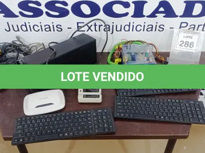 LOTE 286 - 01 NOBREAK, 03 TECLADOS, 01 FONTE DE PC, LEITORAS DE CÓDIGOS DE BARRAS E CABOS DIVERSOS. (NO ESTADO) ATENÇÃO! FAZER A VISITAÇÃO ANTES DE ARREMATAR, NÃO SABEMOS SE FUNCIONA, LEILÃO NÃO TEM GARANTIA E NEM DEVOLUÇÃO, SUJEITO A POSSÍVEIS AVARIAS VISÍVEIS/OCULTAS E/OU AUSÊNCIA DE COMPONENTES.
