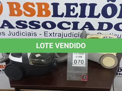 LOTE 070 - 02 ASPIRADORES DE PÓ. (NO ESTADO) ATENÇÃO! FAZER A VISITAÇÃO ANTES DE ARREMATAR, NÃO SABEMOS SE FUNCIONA, LEILÃO NÃO TEM GARANTIA E NEM DEVOLUÇÃO, SUJEITO A POSSÍVEIS AVARIAS VISÍVEIS/OCULTAS E/OU AUSÊNCIA DE COMPONENTES.
