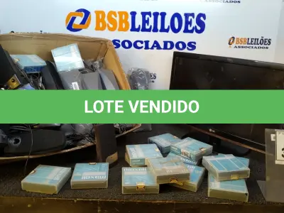 LOTE 351 - 01 TV LCD 22’’ MARCA LG E 01 CAIXA COM PERIFÉRICOS DIVERSOS. (NO ESTADO) ATENÇÃO! FAZER A VISITAÇÃO ANTES DE ARREMATAR, NÃO SABEMOS SE FUNCIONA, LEILÃO NÃO TEM GARANTIA E NEM DEVOLUÇÃO, SUJEITO A POSSÍVEIS AVARIAS VISÍVEIS/OCULTAS E/OU AUSÊNCIA DE COMPONENTES.
