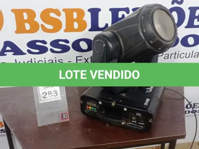 LOTE 283 - 01 MOVING HEAD. (NO ESTADO) ATENÇÃO! FAZER A VISITAÇÃO ANTES DE ARREMATAR, NÃO SABEMOS SE FUNCIONA, LEILÃO NÃO TEM GARANTIA E NEM DEVOLUÇÃO, SUJEITO A POSSÍVEIS AVARIAS VISÍVEIS/OCULTAS E/OU AUSÊNCIA DE COMPONENTES.