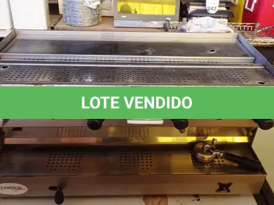 LOTE 295 - 01 MÁQUINA DE CAFÉ EXPRESSO INDUSTRIAL. (NO ESTADO) ATENÇÃO! FAZER A VISITAÇÃO ANTES DE ARREMATAR, NÃO SABEMOS SE FUNCIONA. LEILÃO NÃO TEM GARANTIA E NEM DEVOLUÇÃO, SUJEITO A POSSÍVEIS AVARIAS VISÍVEIS/OCULTAS E/OU AUSÊNCIA DE COMPONENTES.