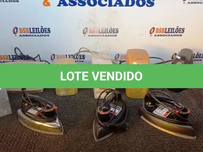 LOTE 227 - 03 FERROS DE PASSAR E 05 ESTABILIZADORES. (NO ESTADO) ATENÇÃO! FAZER A VISITAÇÃO ANTES DE ARREMATAR, NÃO SABEMOS SE FUNCIONA, LEILÃO NÃO TEM GARANTIA E NEM DEVOLUÇÃO, SUJEITO A POSSÍVEIS AVARIAS VISÍVEIS/OCULTAS E/OU AUSÊNCIA DE COMPONENTES.