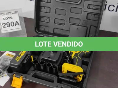 LOTE 290 - 01 CHAVE DE IMPACTO 320NN COM DUAS BATERIAS 21V MALETA E ACESSÓRIOS  MANDRIL DE PERFURAÇÃO, ALÇA, 6CACHIMBOS DO 17 AO 22 ENGATI DE BIT CARREGADOR DE MESA. (NO ESTADO) ATENÇÃO! FAZER A VISITAÇÃO ANTES DE ARREMATAR, NÃO SABEMOS SE FUNCIONA. LEILÃO NÃO TEM GARANTIA E NEM DEVOLUÇÃO, SUJEITO A POSSÍVEIS AVARIAS VISÍVEIS/OCULTAS E/OU AUSÊNCIA DE COMPONENTES.