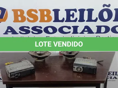 LOTE 291 - 02 APARELHOS DE SOM AUTOMOTIVO E 02 ALTO-FALANTES. (NO ESTADO) ATENÇÃO! FAZER A VISITAÇÃO ANTES DE ARREMATAR, NÃO SABEMOS SE FUNCIONA, LEILÃO NÃO TEM GARANTIA E NEM DEVOLUÇÃO, SUJEITO A POSSÍVEIS AVARIAS VISÍVEIS/OCULTAS E/OU AUSÊNCIA DE COMPONENTES.