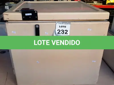 LOTE 232 - 01 CAIXA TÉRMICA. (NO ESTADO) ATENÇÃO! FAZER A VISITAÇÃO ANTES DE ARREMATAR, NÃO SABEMOS SE FUNCIONA, LEILÃO NÃO TEM GARANTIA E NEM DEVOLUÇÃO, SUJEITO A POSSÍVEIS AVARIAS VISÍVEIS/OCULTAS E/OU AUSÊNCIA DE COMPONENTES.