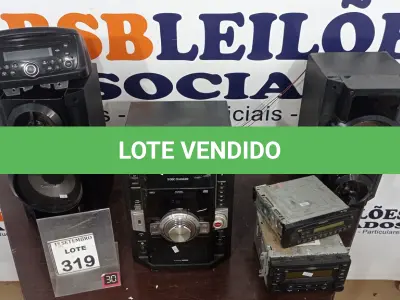 LOTE 319 - 01 APARELHO DE SOM MARCA PANASONIC MODELOSA-AK770 E 03 APARELHOS DE SOM AUTOMOTIVO. (NO ESTADO) ATENÇÃO! FAZER A VISITAÇÃO ANTES DE ARREMATAR, NÃO SABEMOS SE FUNCIONA, LEILÃO NÃO TEM GARANTIA E NEM DEVOLUÇÃO, SUJEITO A POSSÍVEIS AVARIAS VISÍVEIS/OCULTAS E/OU AUSÊNCIA DE COMPONENTES.
