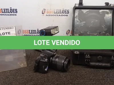 LOTE 177 - 01 CÂMERA NIKON D300 COM FLASH E CASE. (NO ESTADO) ATENÇÃO! FAZER A VISITAÇÃO ANTES DE ARREMATAR, NÃO SABEMOS SE FUNCIONA, LEILÃO NÃO TEM GARANTIA E NEM DEVOLUÇÃO, SUJEITO A POSSÍVEIS AVARIAS VISÍVEIS/OCULTAS E/OU AUSÊNCIA DE COMPONENTES