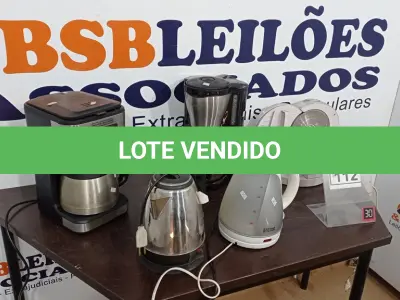 LOTE 112 - 02 CAFETEIRAS, 02 GARRAFAS TÉRMICAS, 02 SANDUICHEIRAS E 01 FATIADOR DE FRIOS. (NO ESTADO) ATENÇÃO! FAZER A VISITAÇÃO ANTES DE ARREMATAR, NÃO SABEMOS SE FUNCIONA, LEILÃO NÃO TEM GARANTIA E NEM DEVOLUÇÃO, SUJEITO A POSSÍVEIS AVARIAS VISÍVEIS/OCULTAS E/OU AUSÊNCIA DE COMPONENTES.