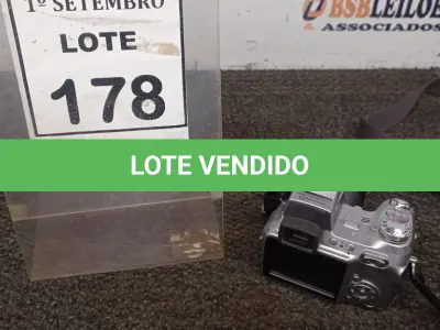 LOTE 178 - 01 CÂMERA DIGITAL SONY. (NO ESTADO) ATENÇÃO! FAZER A VISITAÇÃO ANTES DE ARREMATAR, NÃO SABEMOS SE FUNCIONA, LEILÃO NÃO TEM GARANTIA E NEM DEVOLUÇÃO, SUJEITO A POSSÍVEIS AVARIAS VISÍVEIS/OCULTAS E/OU AUSÊNCIA DE COMPONENTES