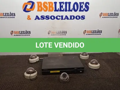 LOTE 166 - 01 DVR E 05 CÂMERAS DE MONITORAMENTO. (NO ESTADO) ATENÇÃO! FAZER A VISITAÇÃO ANTES DE ARREMATAR, NÃO SABEMOS SE FUNCIONA, LEILÃO NÃO TEM GARANTIA E NEM DEVOLUÇÃO, SUJEITO A POSSÍVEIS AVARIAS VISÍVEIS/OCULTAS E/OU AUSÊNCIA DE COMPONENTES