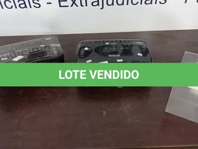 LOTE 240 - 02 PROJETORES MARCA EPSON. (NO ESTADO) ATENÇÃO! FAZER A VISITAÇÃO ANTES DE ARREMATAR, NÃO SABEMOS SE FUNCIONA, LEILÃO NÃO TEM GARANTIA E NEM DEVOLUÇÃO, SUJEITO A POSSÍVEIS AVARIAS VISÍVEIS/OCULTAS E/OU AUSÊNCIA DE COMPONENTES