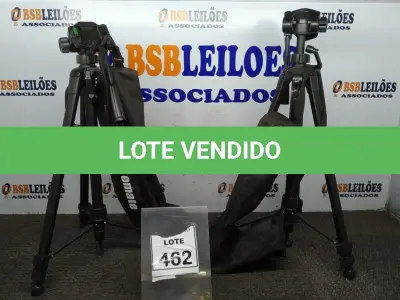 LOTE 462 - 02 TRIPÉS PARA CÂMERAS MARCA TOMATE. (NO ESTADO) ATENÇÃO! FAZER A VISITAÇÃO ANTES DE ARREMATAR, NÃO SABEMOS SE FUNCIONA, LEILÃO NÃO TEM GARANTIA E NEM DEVOLUÇÃO, SUJEITO A POSSÍVEIS AVARIAS VISÍVEIS/OCULTAS E/OU AUSÊNCIA DE COMPONENTES.