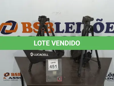 LOTE 451 - 02 TRIPÉS PARA CÂMERAS MARCA TOMATE. (NO ESTADO) ATENÇÃO! FAZER A VISITAÇÃO ANTES DE ARREMATAR, NÃO SABEMOS SE FUNCIONA, LEILÃO NÃO TEM GARANTIA E NEM DEVOLUÇÃO, SUJEITO A POSSÍVEIS AVARIAS VISÍVEIS/OCULTAS E/OU AUSÊNCIA DE COMPONENTES.