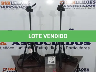 LOTE 408 - 02 TRIPÉS PARA CÂMERAS MARCA TOMATE. (NO ESTADO) ATENÇÃO! FAZER A VISITAÇÃO ANTES DE ARREMATAR, NÃO SABEMOS SE FUNCIONA, LEILÃO NÃO TEM GARANTIA E NEM DEVOLUÇÃO, SUJEITO A POSSÍVEIS AVARIAS VISÍVEIS/OCULTAS E/OU AUSÊNCIA DE COMPONENTES.