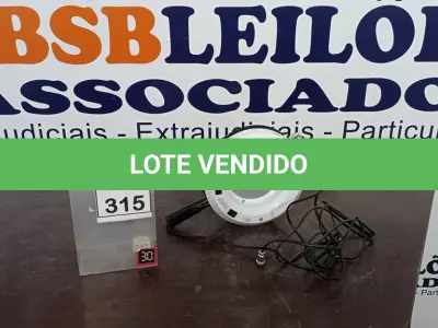 LOTE 315 - 01 LUMINÁRIA COM LUPA. (NO ESTADO) ATENÇÃO! FAZER A VISITAÇÃO ANTES DE ARREMATAR, NÃO SABEMOS SE FUNCIONA, LEILÃO NÃO TEM GARANTIA E NEM DEVOLUÇÃO, SUJEITO A POSSÍVEIS AVARIAS VISÍVEIS/OCULTAS E/OU AUSÊNCIA DE COMPONENTES.