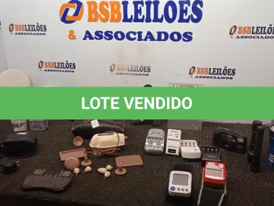 LOTE 167 - 01 LOTE COM VÁRIAS LANTERNAS, CARREGADORES DE PILHA, MASSAGEADORES, BALANÇAS E ELETRÔNICOS DIVERSOS. (NO ESTADO) ATENÇÃO! FAZER A VISITAÇÃO ANTES DE ARREMATAR, NÃO SABEMOS SE FUNCIONA, LEILÃO NÃO TEM GARANTIA E NEM DEVOLUÇÃO, SUJEITO A POSSÍVEIS AVARIAS VISÍVEIS/OCULTAS E/OU AUSÊNCIA DE COMPONENTES