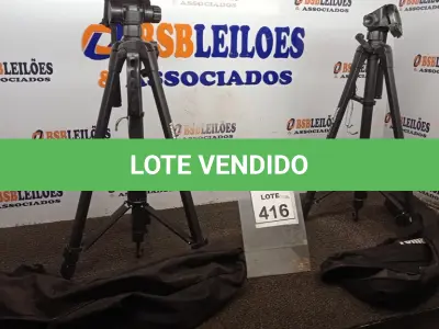 LOTE 416 - 02 TRIPÉS PARA CÂMERAS MARCA TOMATE. (NO ESTADO) ATENÇÃO! FAZER A VISITAÇÃO ANTES DE ARREMATAR, NÃO SABEMOS SE FUNCIONA, LEILÃO NÃO TEM GARANTIA E NEM DEVOLUÇÃO, SUJEITO A POSSÍVEIS AVARIAS VISÍVEIS/OCULTAS E/OU AUSÊNCIA DE COMPONENTES.