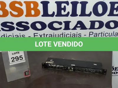 LOTE 295 - 01 COMPRESSOR DE ÁUDIO MARCA ALESIS 3630. (NO ESTADO) ATENÇÃO! FAZER A VISITAÇÃO ANTES DE ARREMATAR, NÃO SABEMOS SE FUNCIONA, LEILÃO NÃO TEM GARANTIA E NEM DEVOLUÇÃO, SUJEITO A POSSÍVEIS AVARIAS VISÍVEIS/OCULTAS E/OU AUSÊNCIA DE COMPONENTES.
