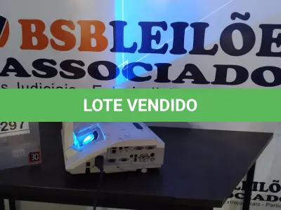 LOTE 297 - 01 PROJETOR HITACHI MODELO CP-AW2519N. (NO ESTADO) ATENÇÃO! FAZER A VISITAÇÃO ANTES DE ARREMATAR, NÃO SABEMOS SE FUNCIONA, LEILÃO NÃO TEM GARANTIA E NEM DEVOLUÇÃO, SUJEITO A POSSÍVEIS AVARIAS VISÍVEIS/OCULTAS E/OU AUSÊNCIA DE COMPONENTES.