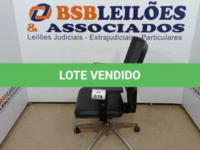 LOTE 078 - 01 CADEIRA DE ESCRITÓRIO. (NO ESTADO EM QUE SE ENCONTRA. SUJEITO A AVARIAS OCULTAS/VISÍVEIS.) AU2462D