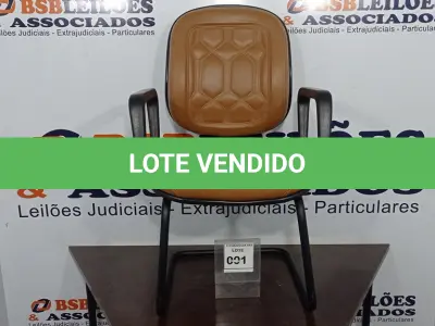 LOTE 001 - 01 CADEIRA. (NO ESTADO EM QUE SE ENCONTRA. SUJEITO A AVARIAS OCULTAS/VISÍVEIS.) BF8572Y