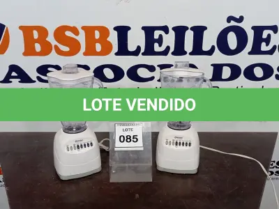 LOTE 085 - 02 LIQUIDIFICADORES OSTERRIZER 110V. (NO ESTADO EM QUE SE ENCONTRA. SUJEITO A AVARIAS OCULTAS/VISÍVEIS.) 