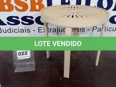 LOTE 022 - 01 MESA DE CANTO DE JARDIM. (NO ESTADO EM QUE SE ENCONTRA. SUJEITO A AVARIAS OCULTAS/VISÍVEIS.) AV9836X